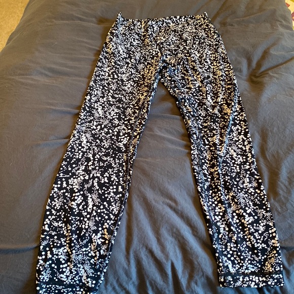 Lululemon Aligns Chirasu Black 6 - Picture 2 of 7